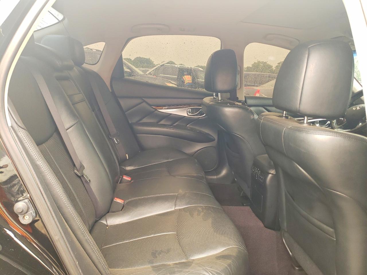 2011 INFINITI M37