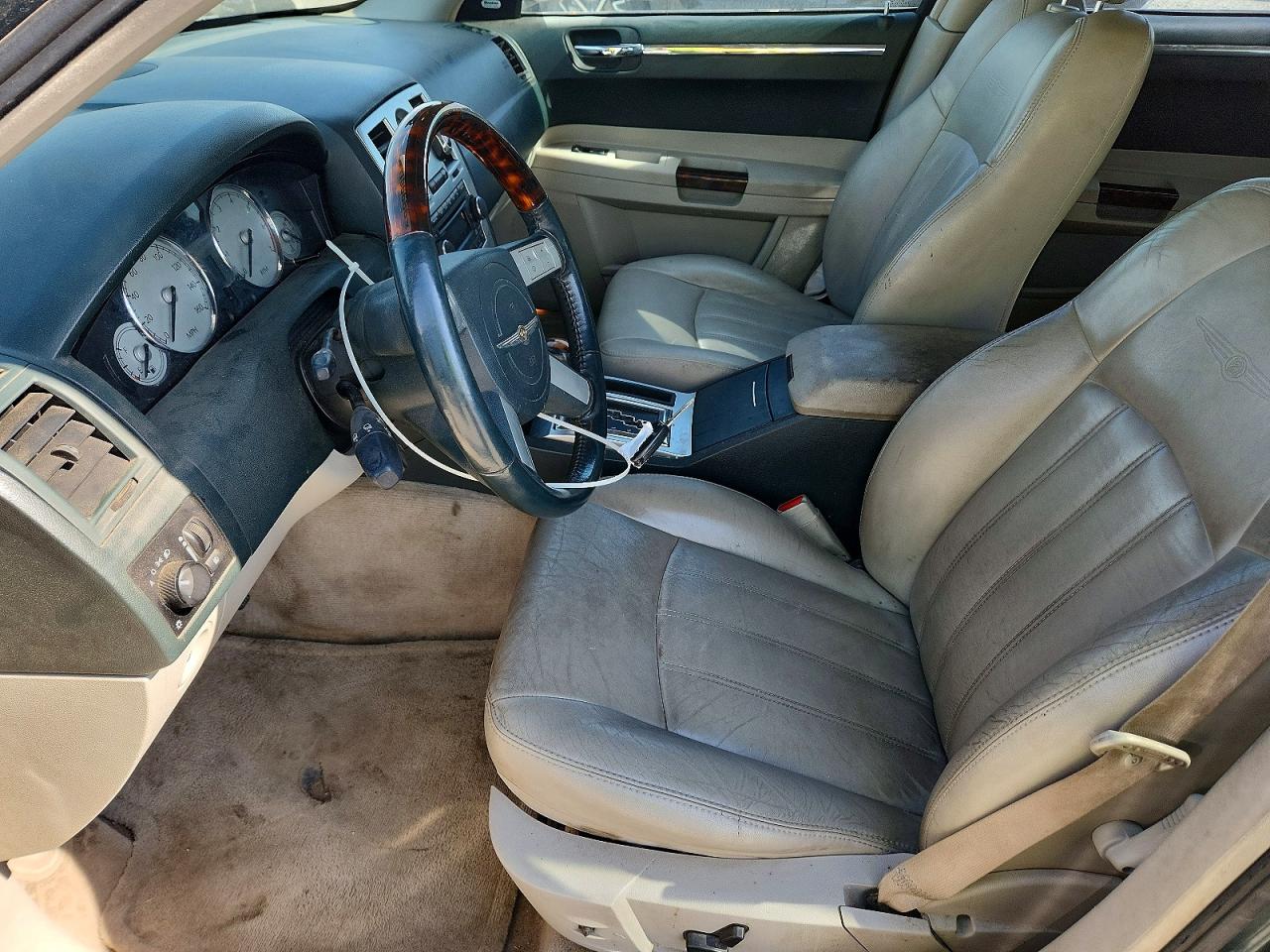 2005 CHRYSLER 300