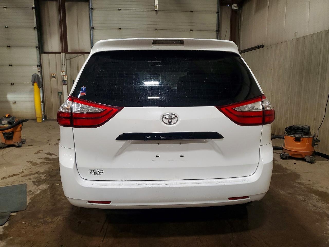 2015 TOYOTA SIENNA