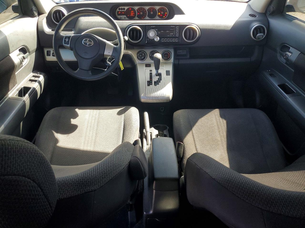 2010 TOYOTA SCION