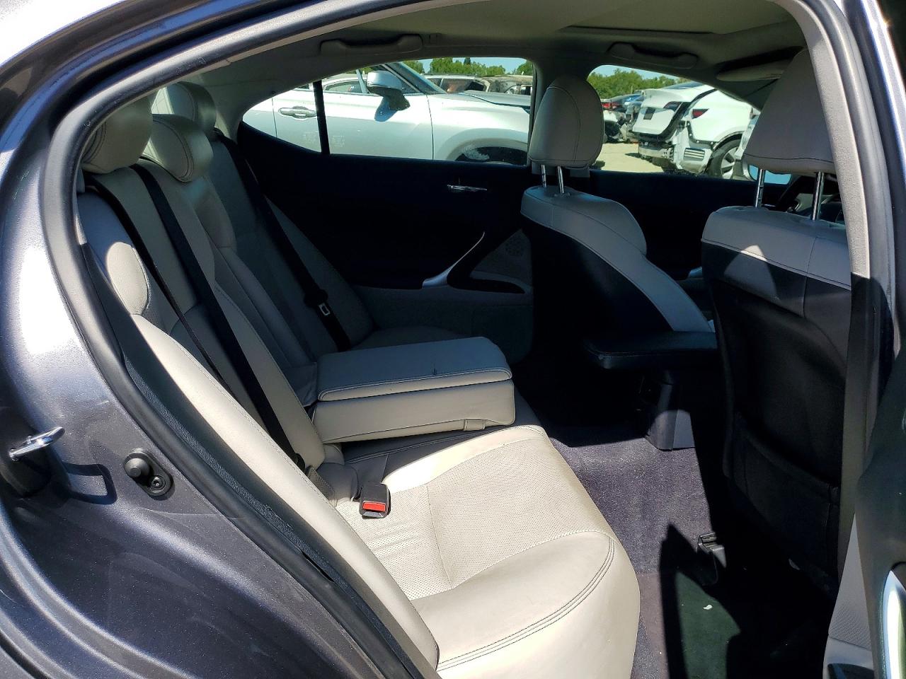 2013 LEXUS IS
