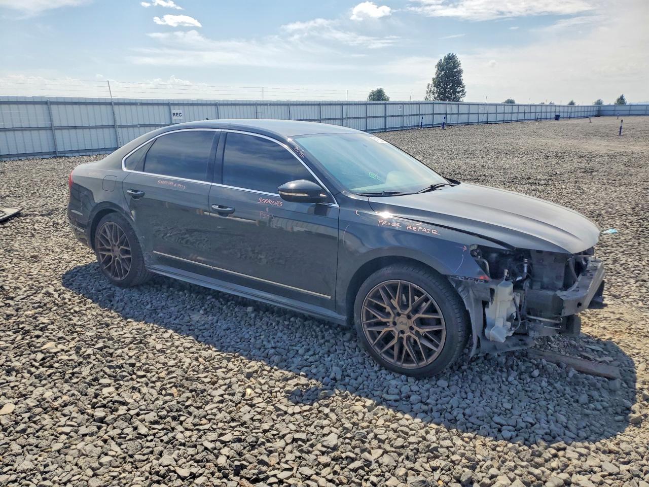 2016 VOLKSWAGEN PASSAT