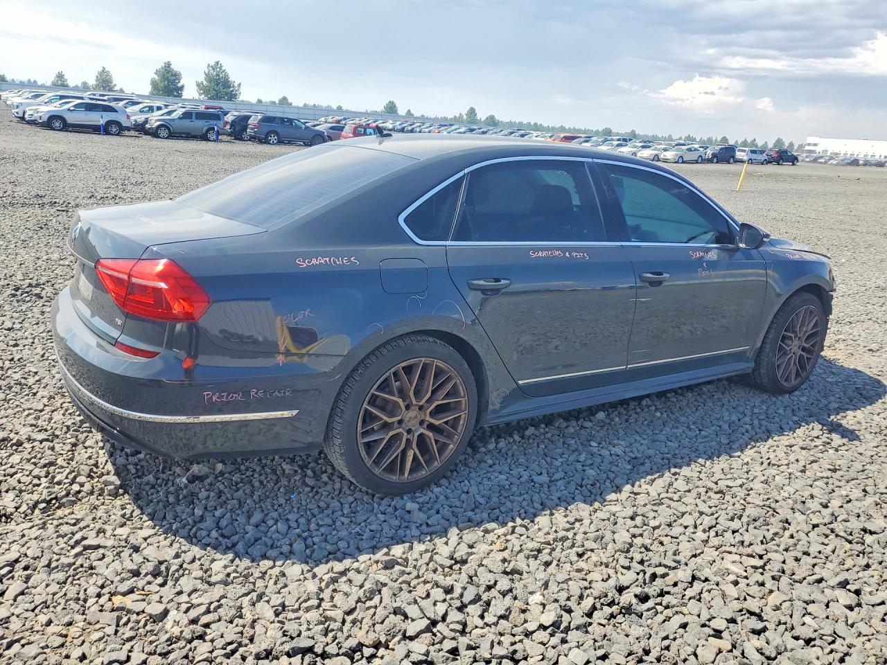 2016 VOLKSWAGEN PASSAT