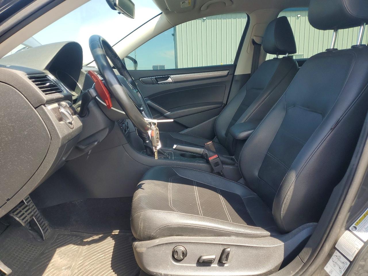 2016 VOLKSWAGEN PASSAT