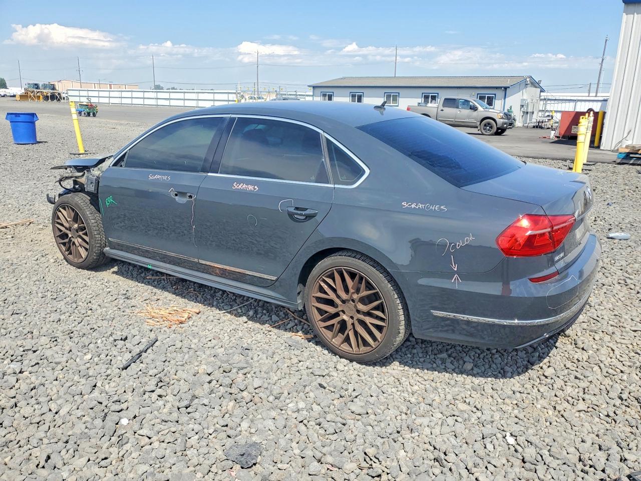 2016 VOLKSWAGEN PASSAT