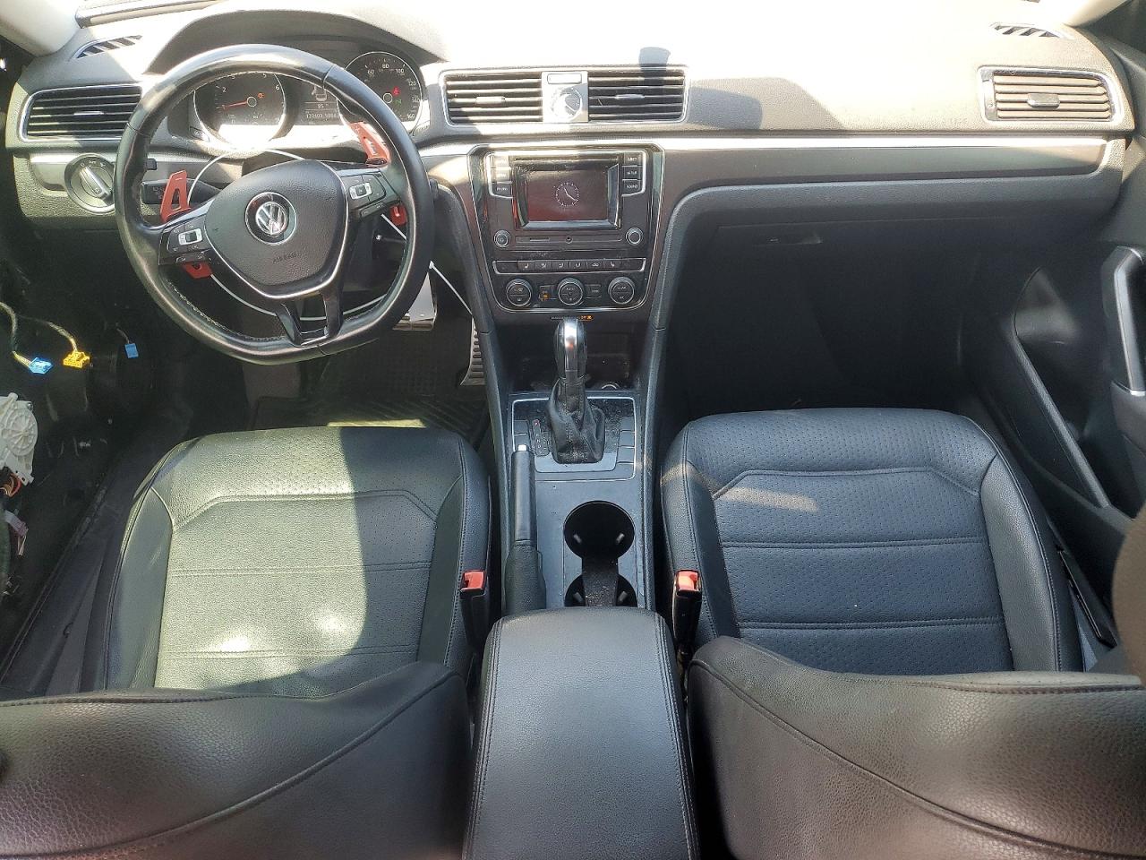 2016 VOLKSWAGEN PASSAT