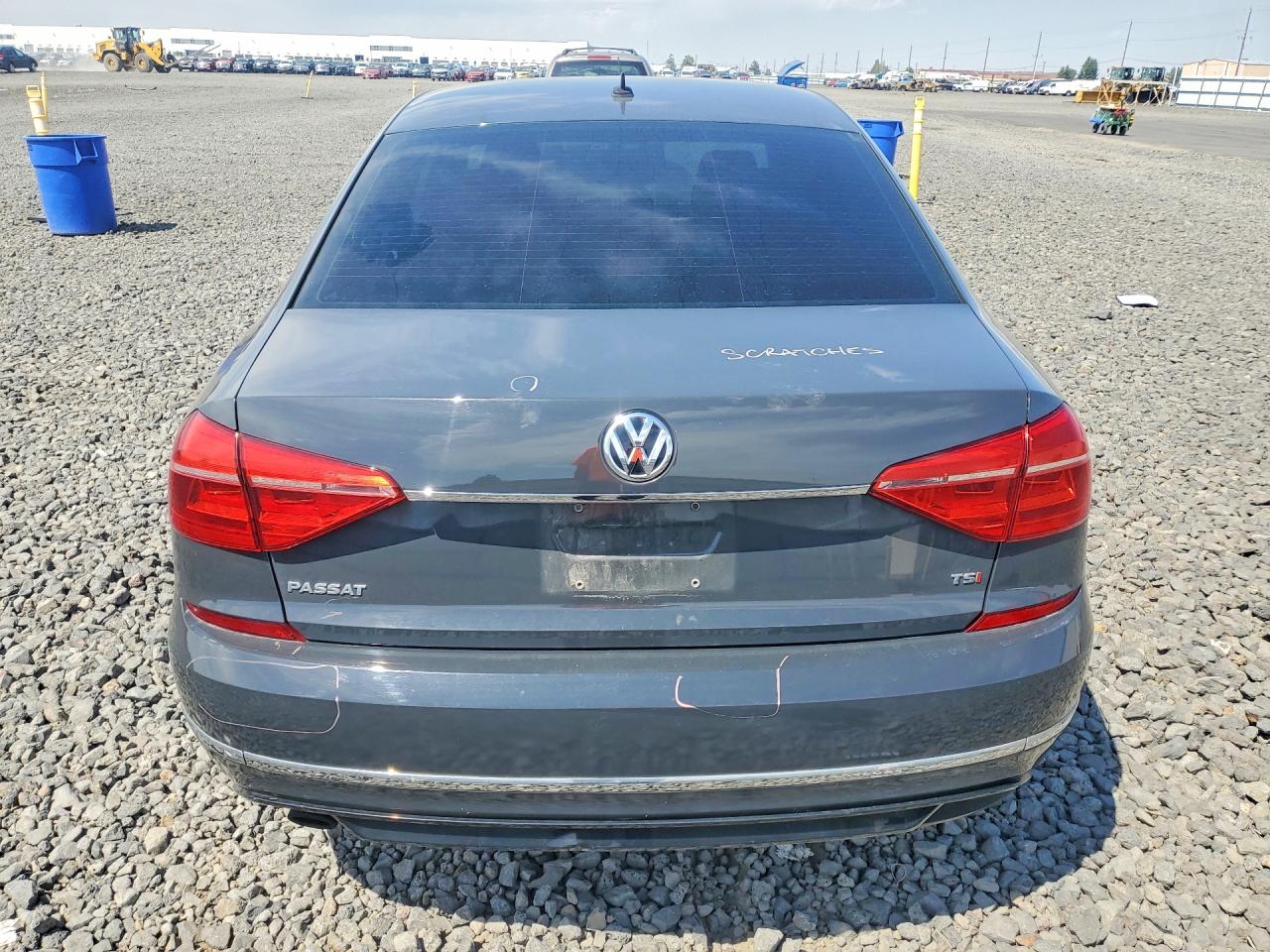2016 VOLKSWAGEN PASSAT