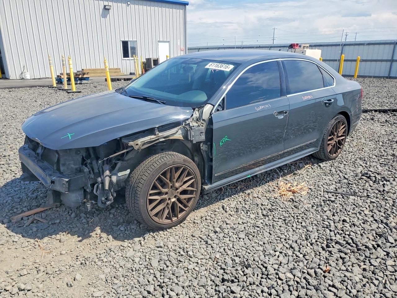 2016 VOLKSWAGEN PASSAT