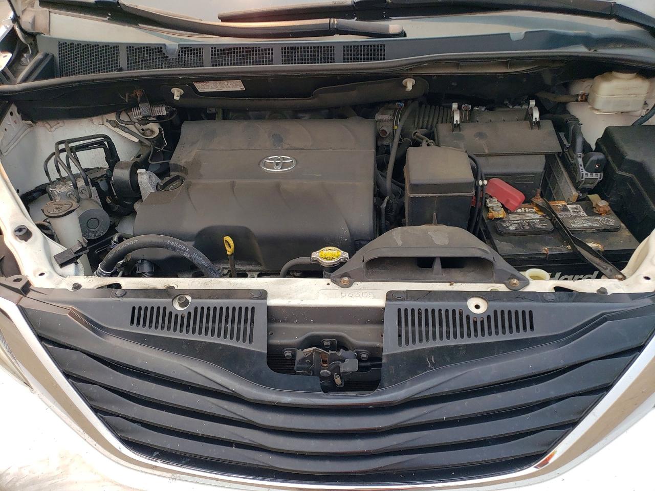 2013 TOYOTA SIENNA