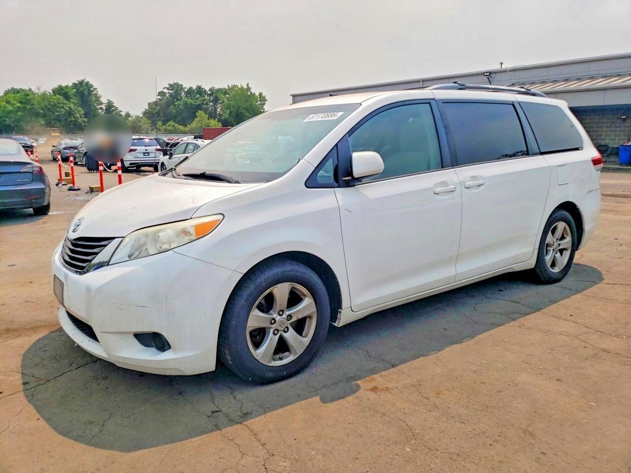 2013 TOYOTA SIENNA