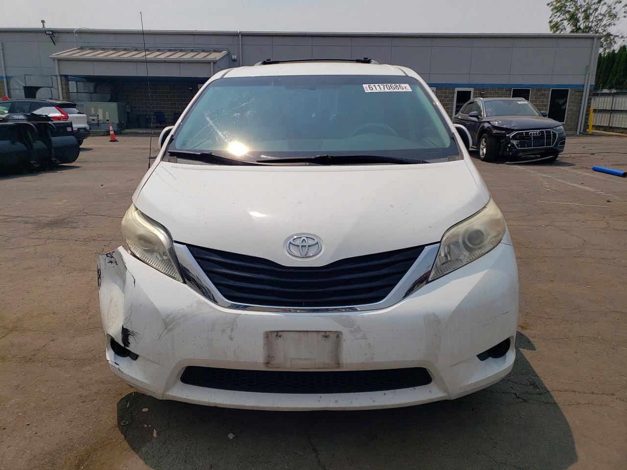 2013 TOYOTA SIENNA