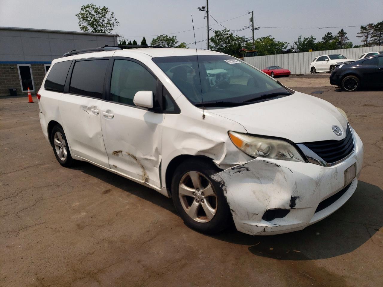 2013 TOYOTA SIENNA