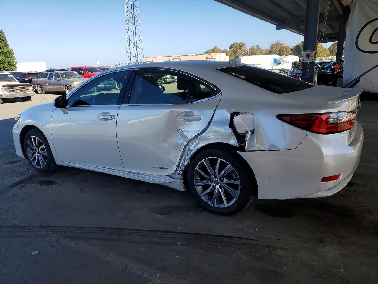 2018 LEXUS ES300