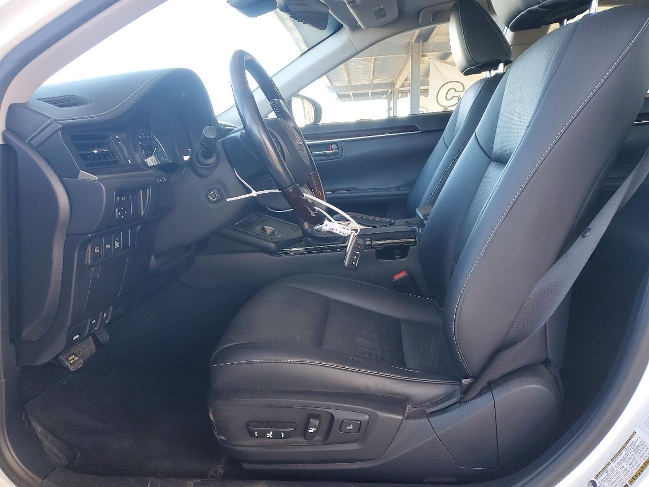 2018 LEXUS ES300