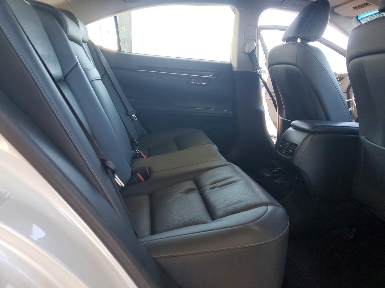 2018 LEXUS ES300
