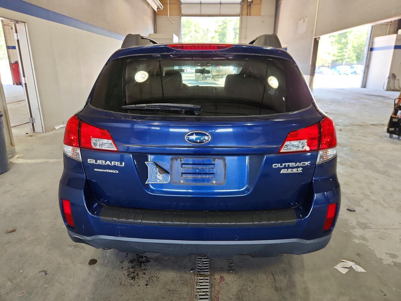 2011 SUBARU OUTBACK