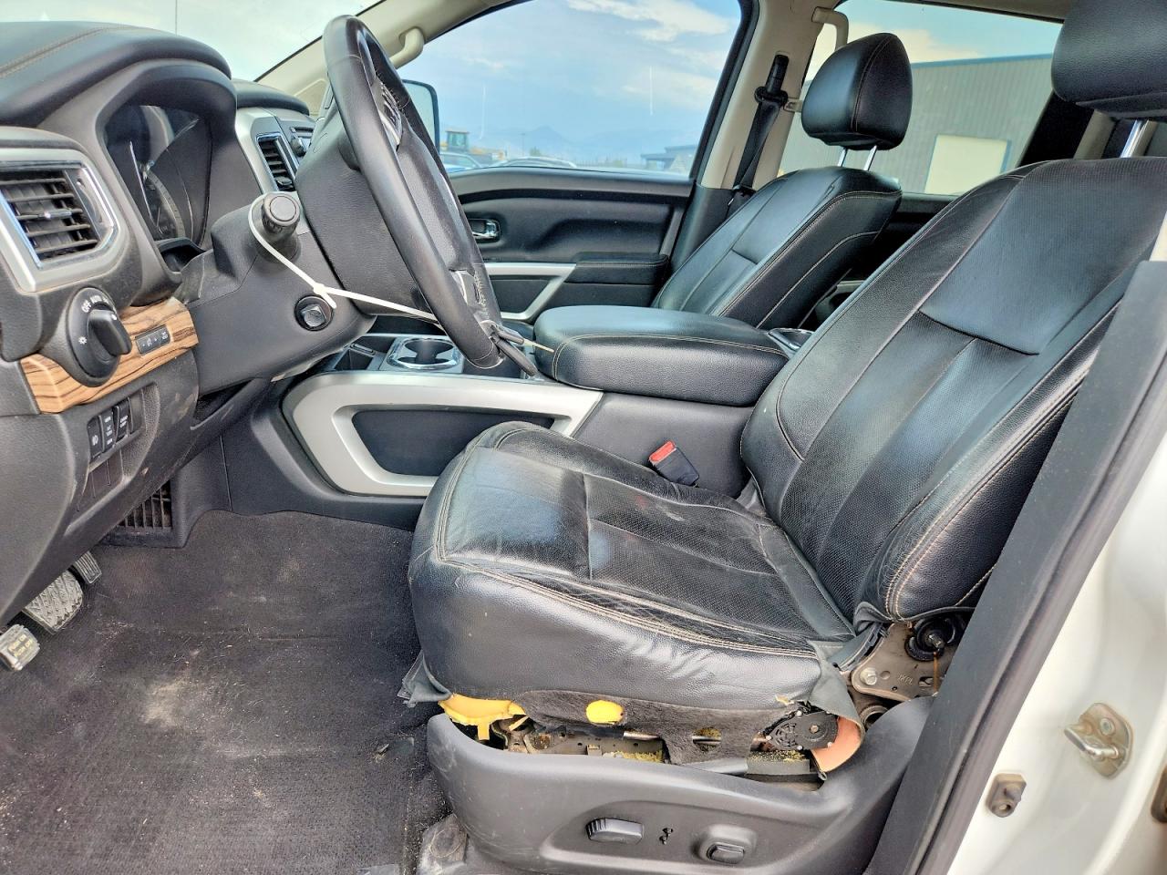 2016 NISSAN TITAN