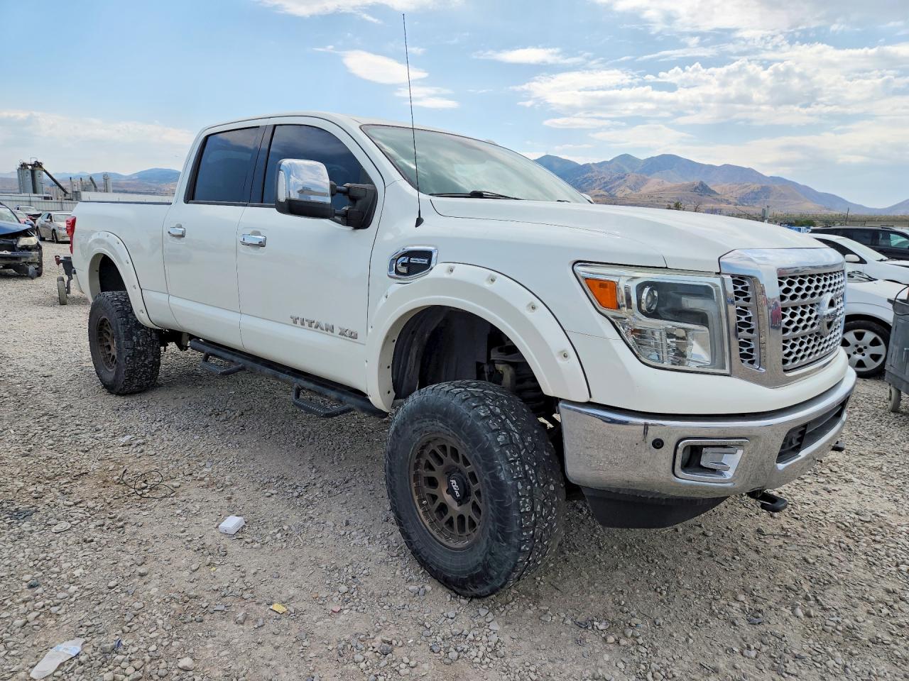 2016 NISSAN TITAN