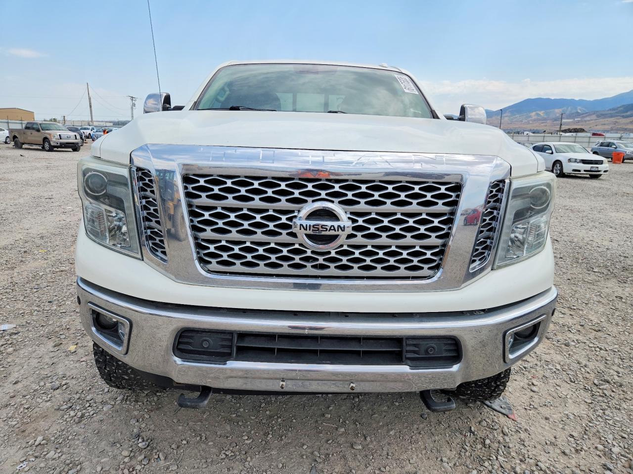 2016 NISSAN TITAN