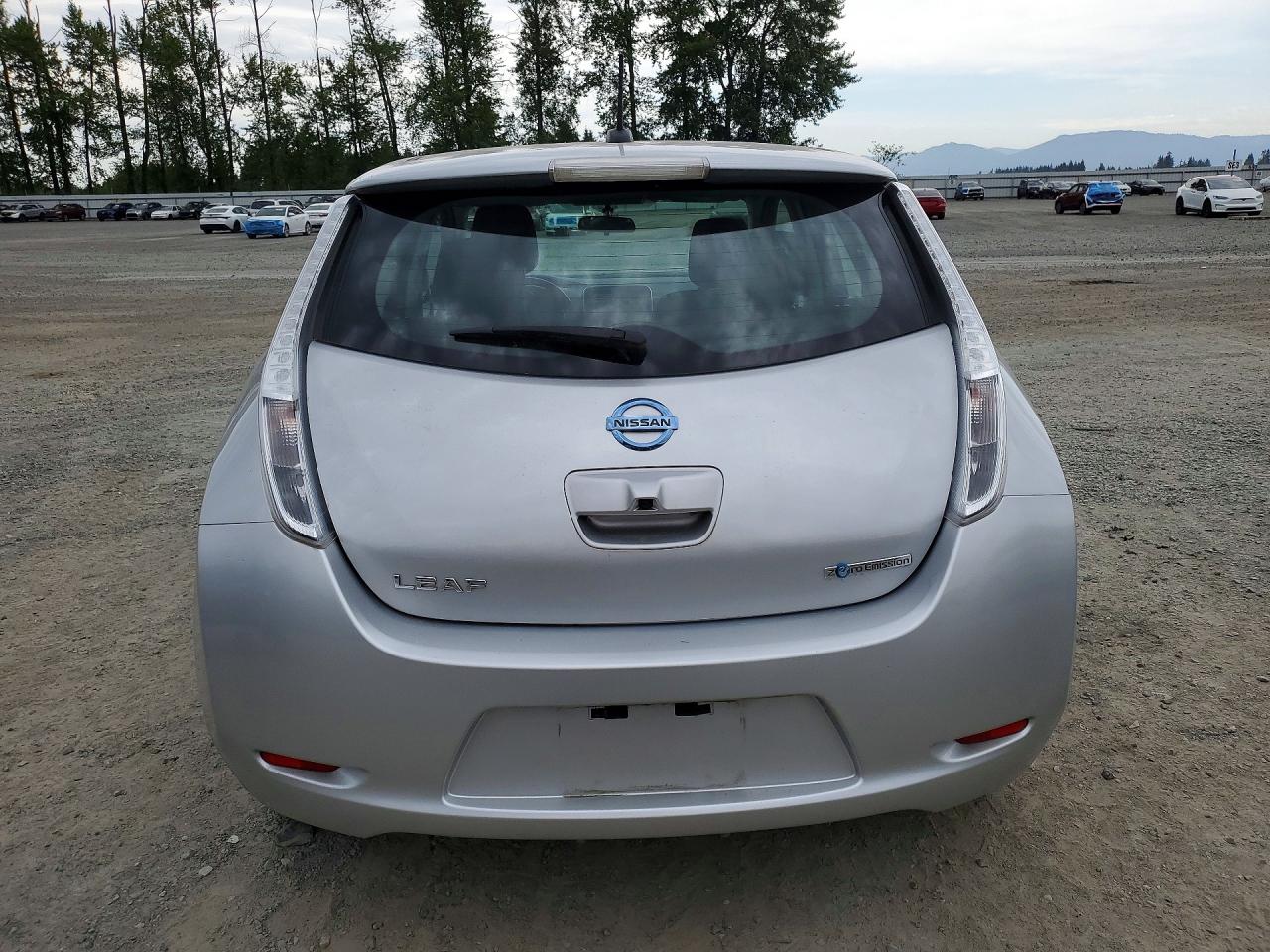 2015 NISSAN LEAF