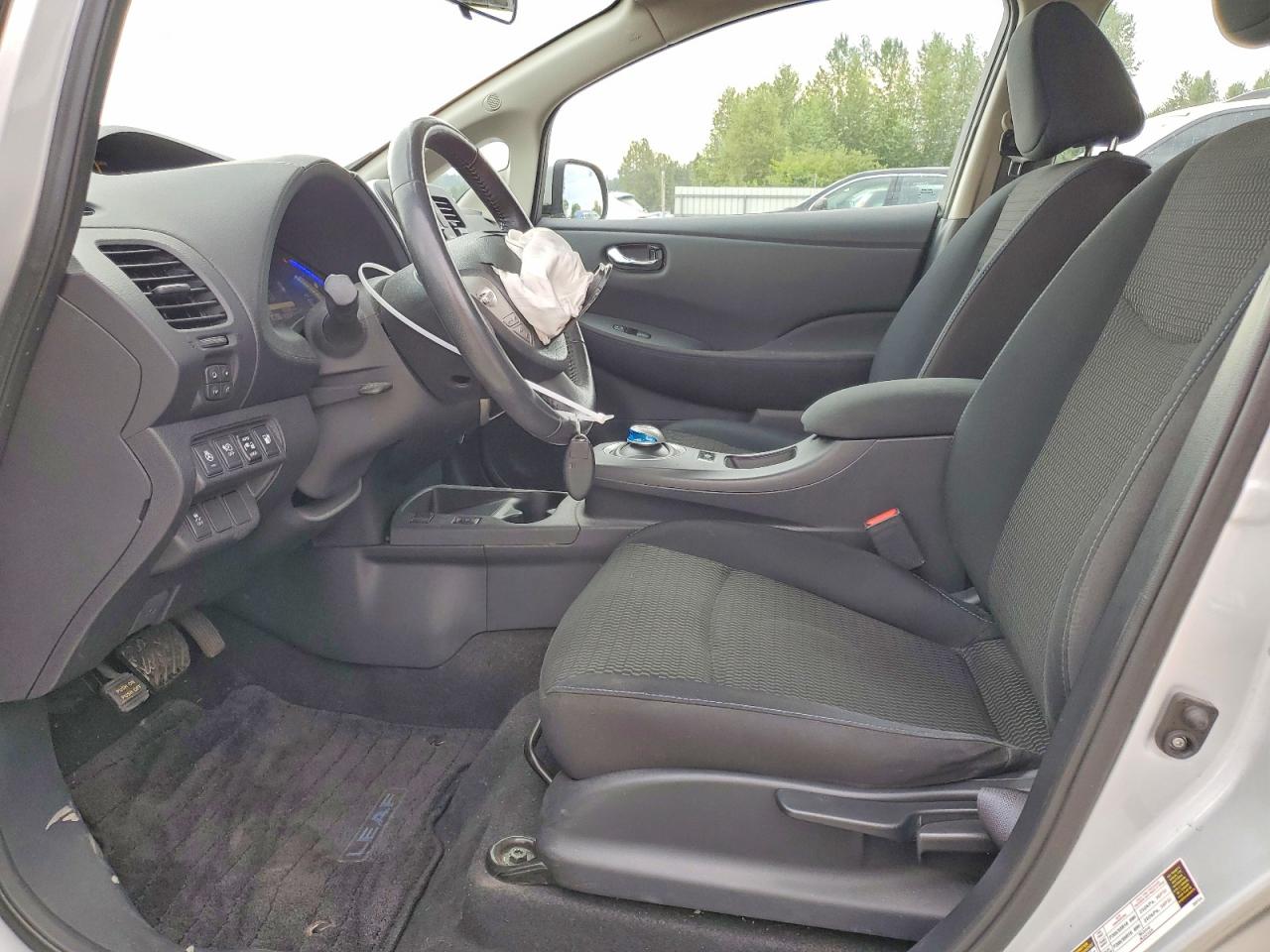 2015 NISSAN LEAF