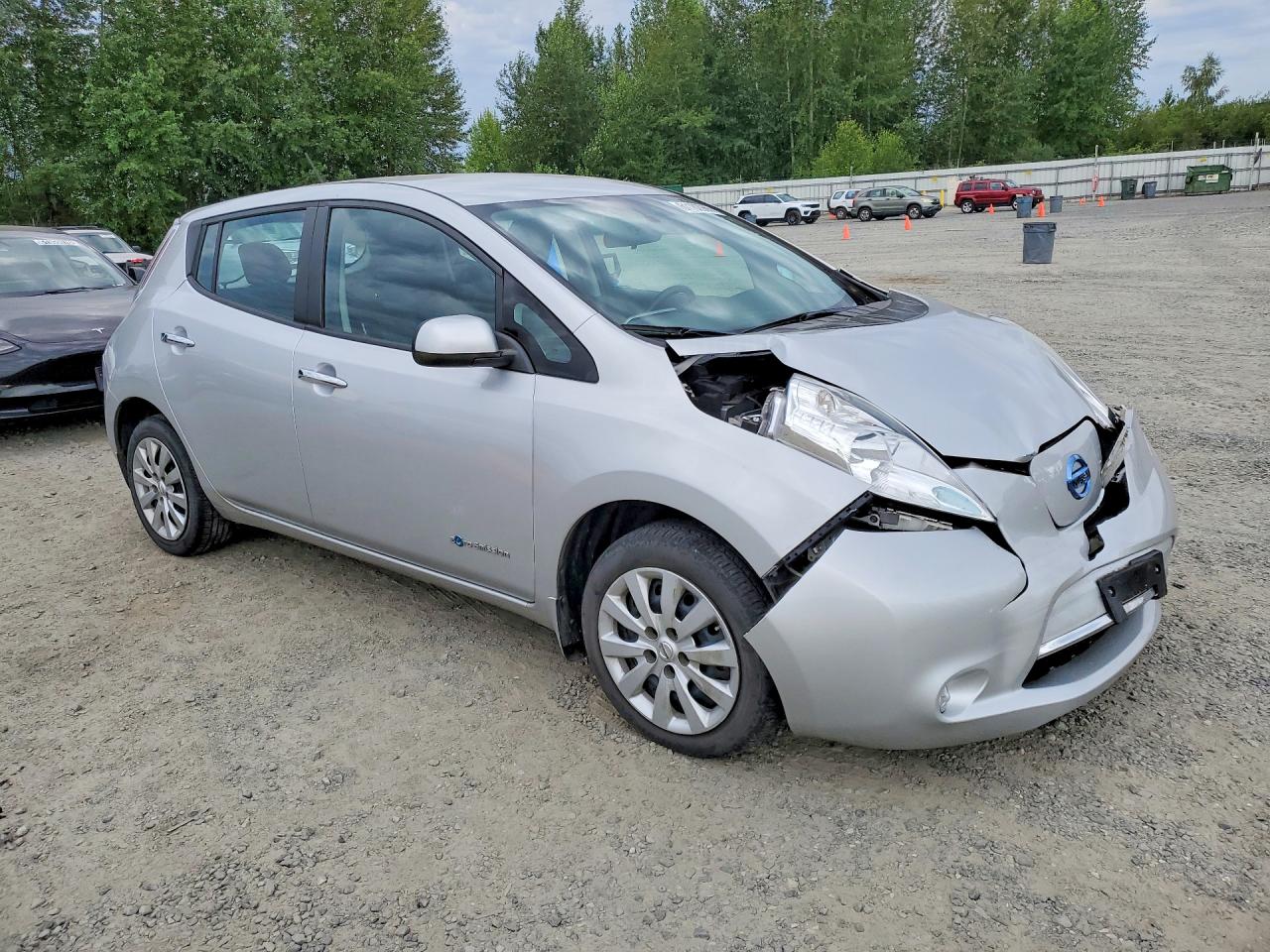 2015 NISSAN LEAF