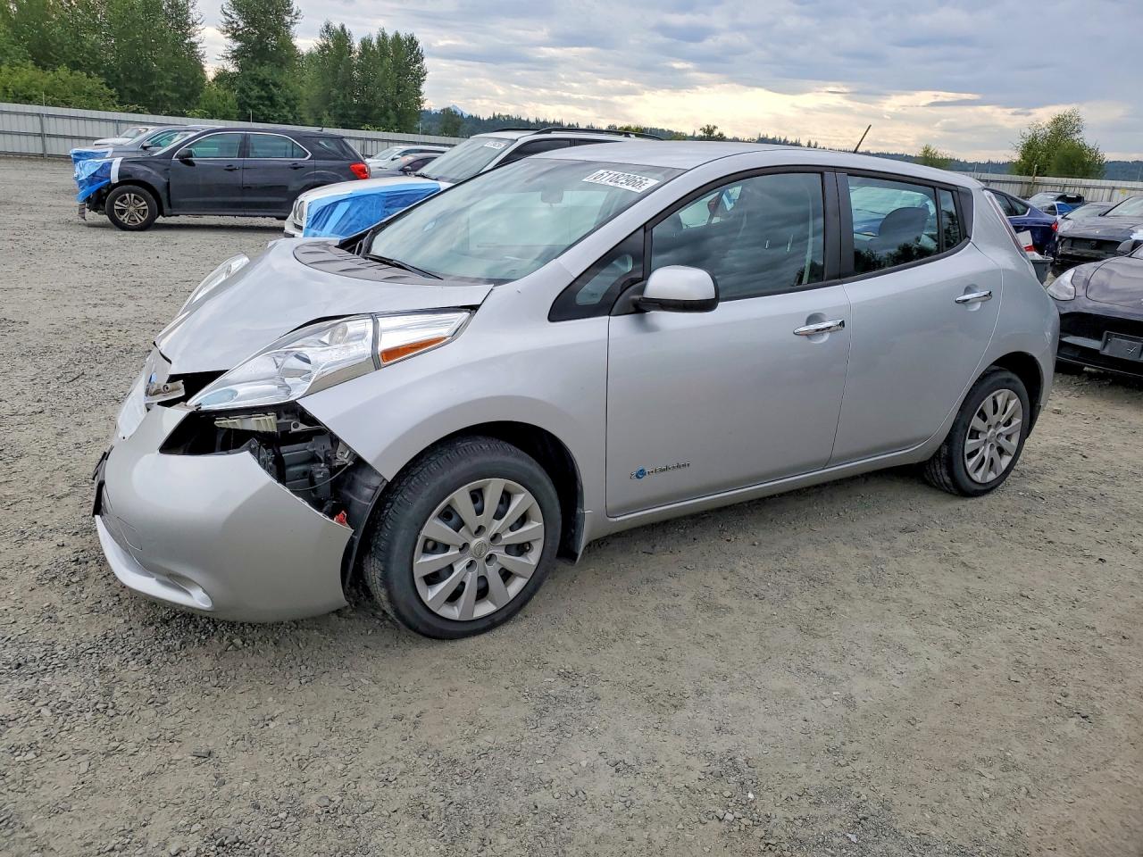 2015 NISSAN LEAF