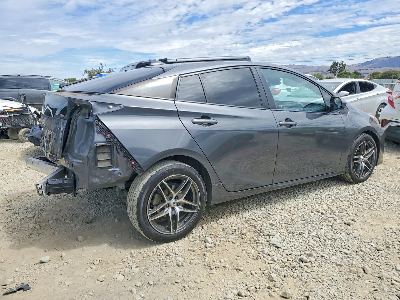 2016 TOYOTA PRIUS