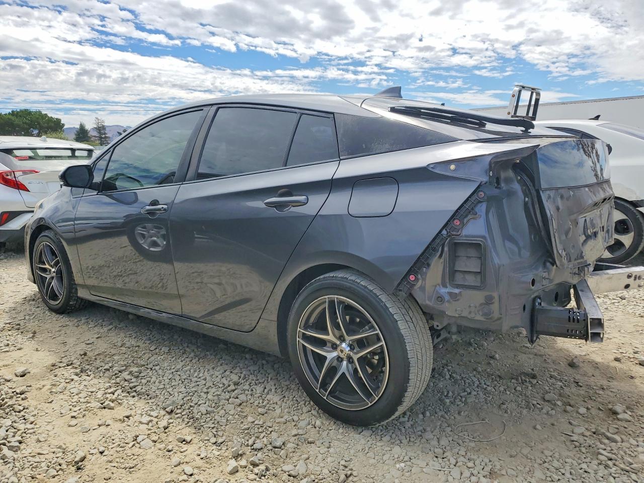 2016 TOYOTA PRIUS