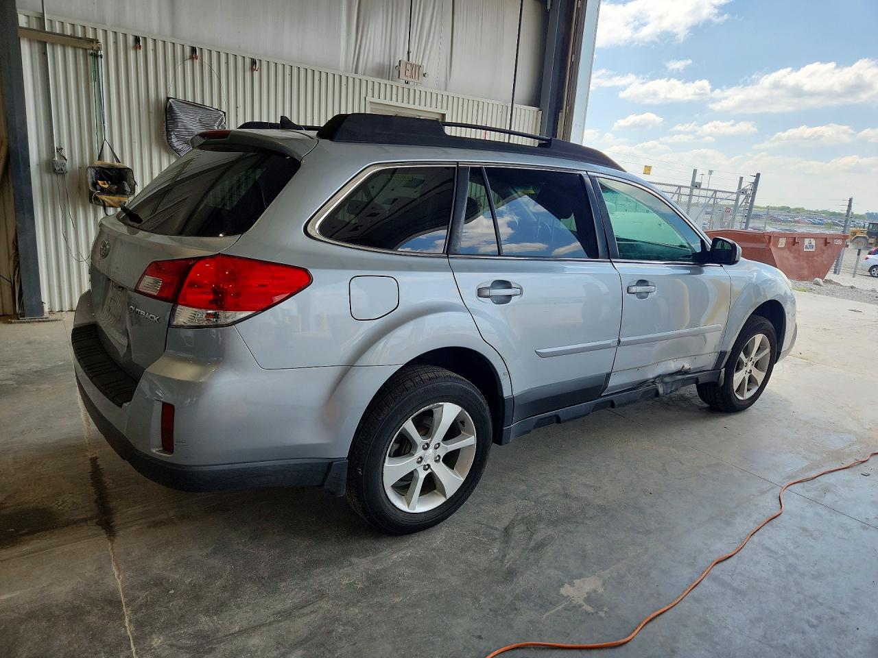 2013 SUBARU OUTBACK