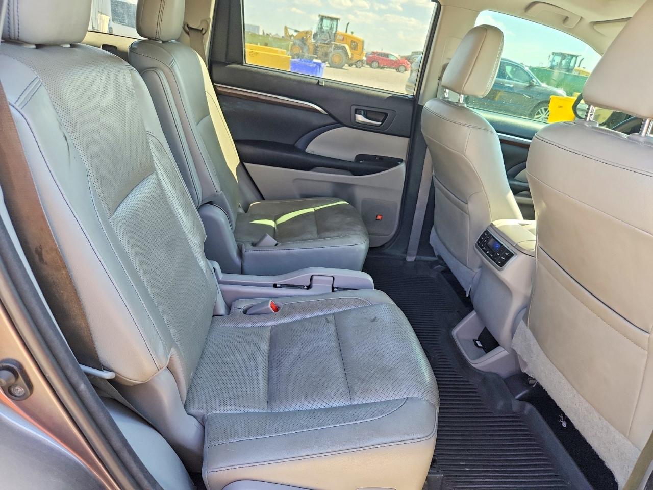 2016 TOYOTA HIGHLANDER