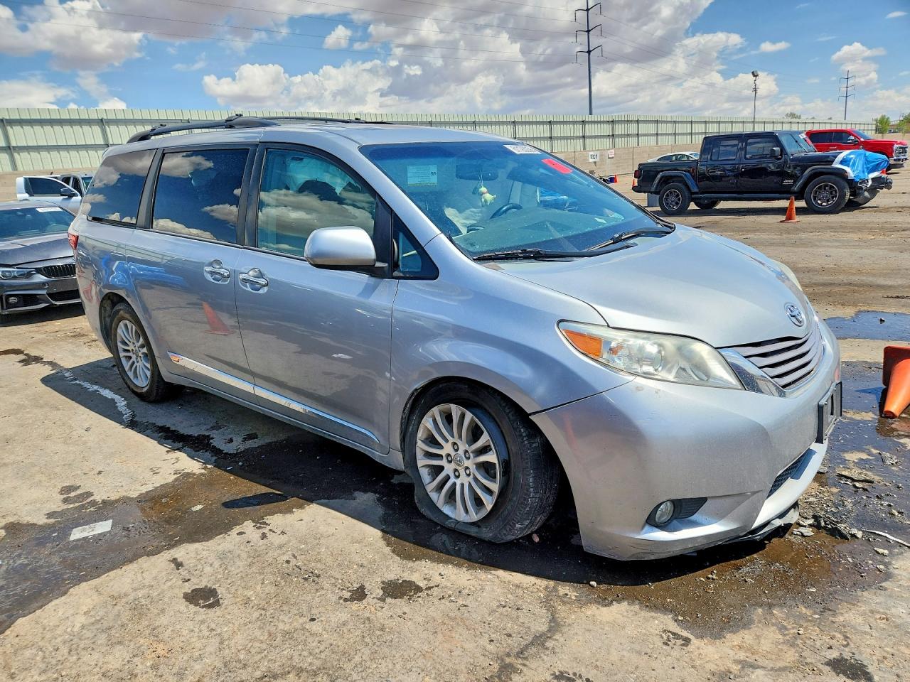 2015 TOYOTA SIENNA