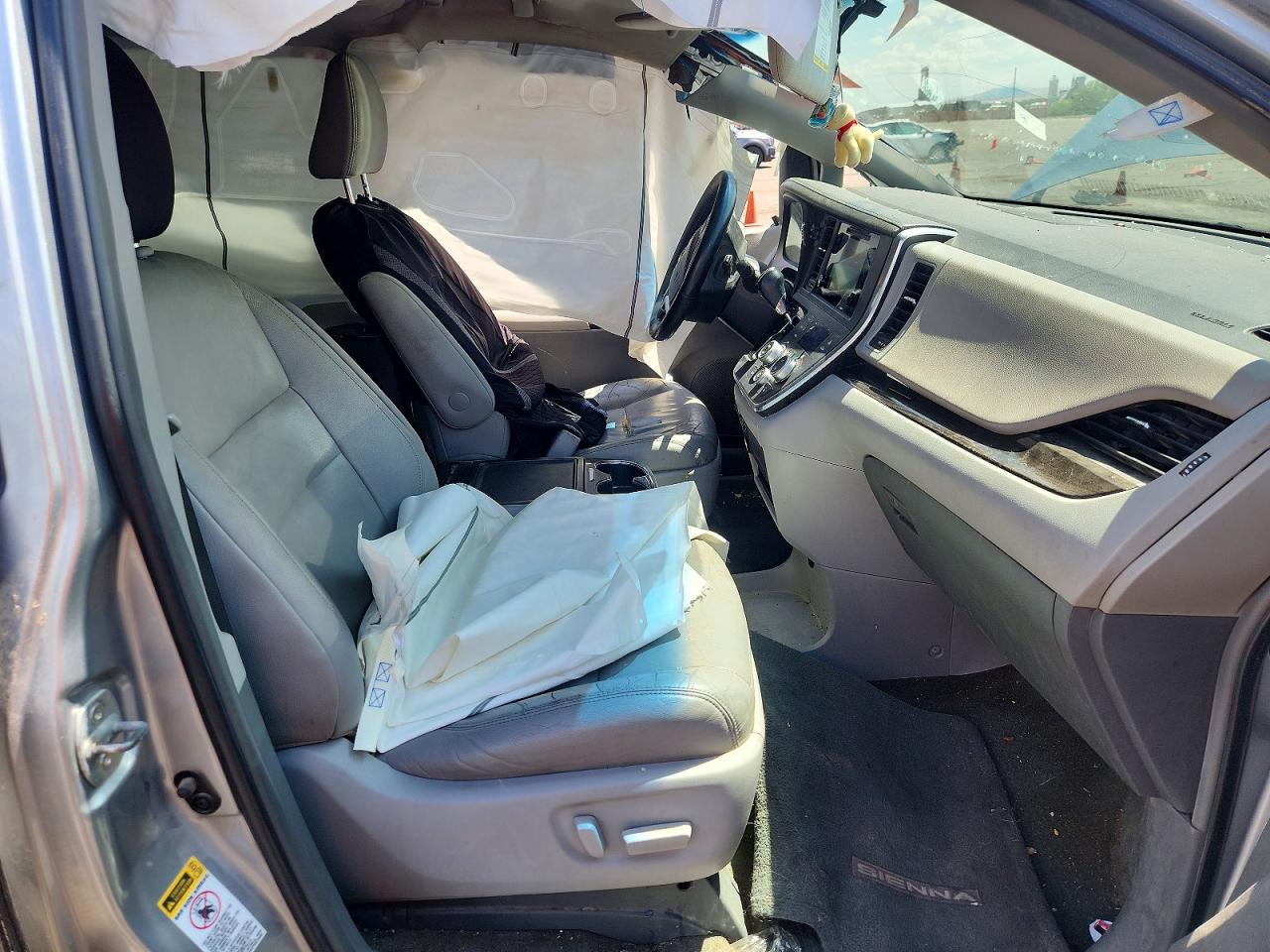 2015 TOYOTA SIENNA
