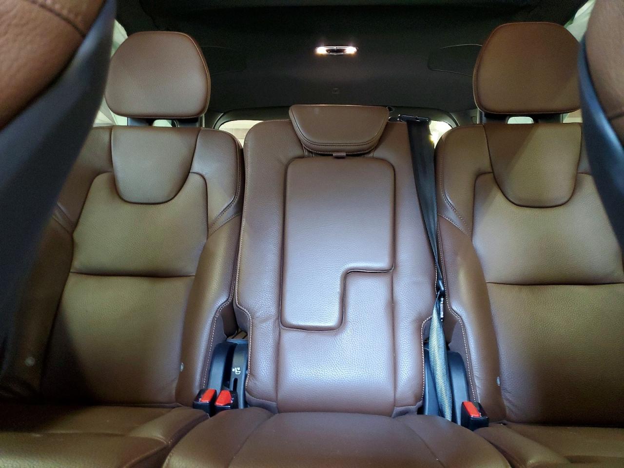2021 VOLVO XC90