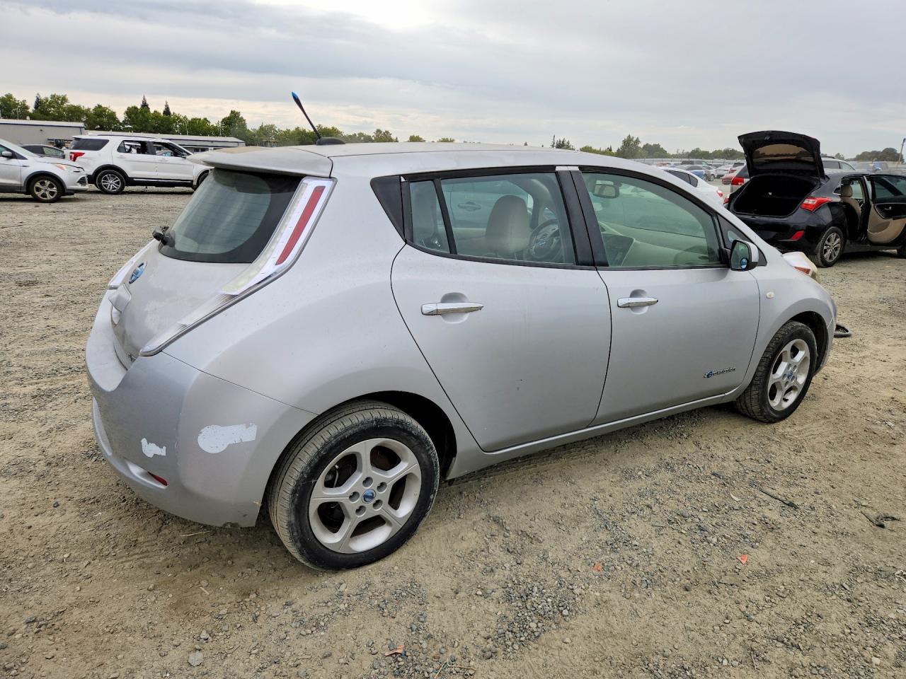 2011 NISSAN LEAF