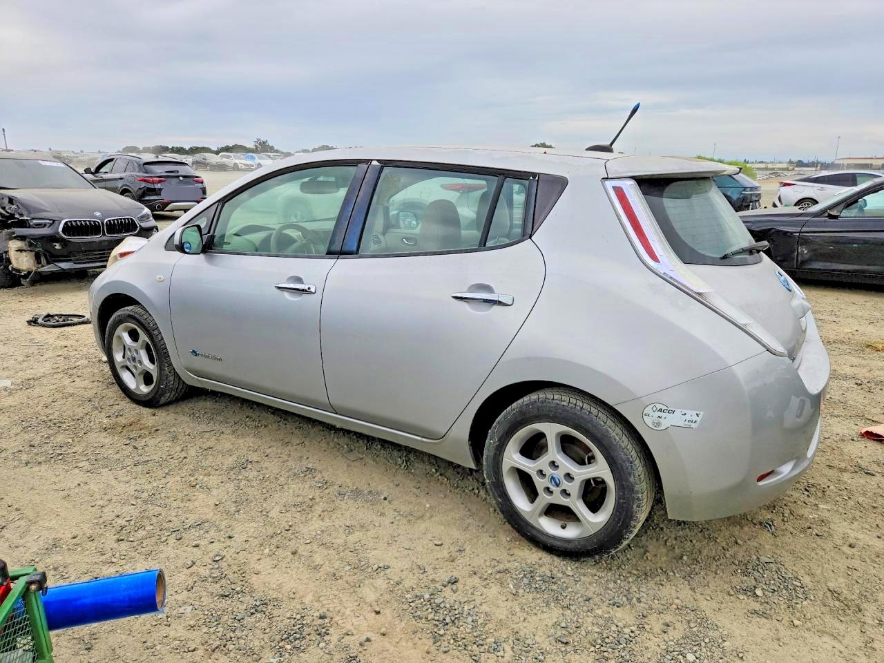 2011 NISSAN LEAF