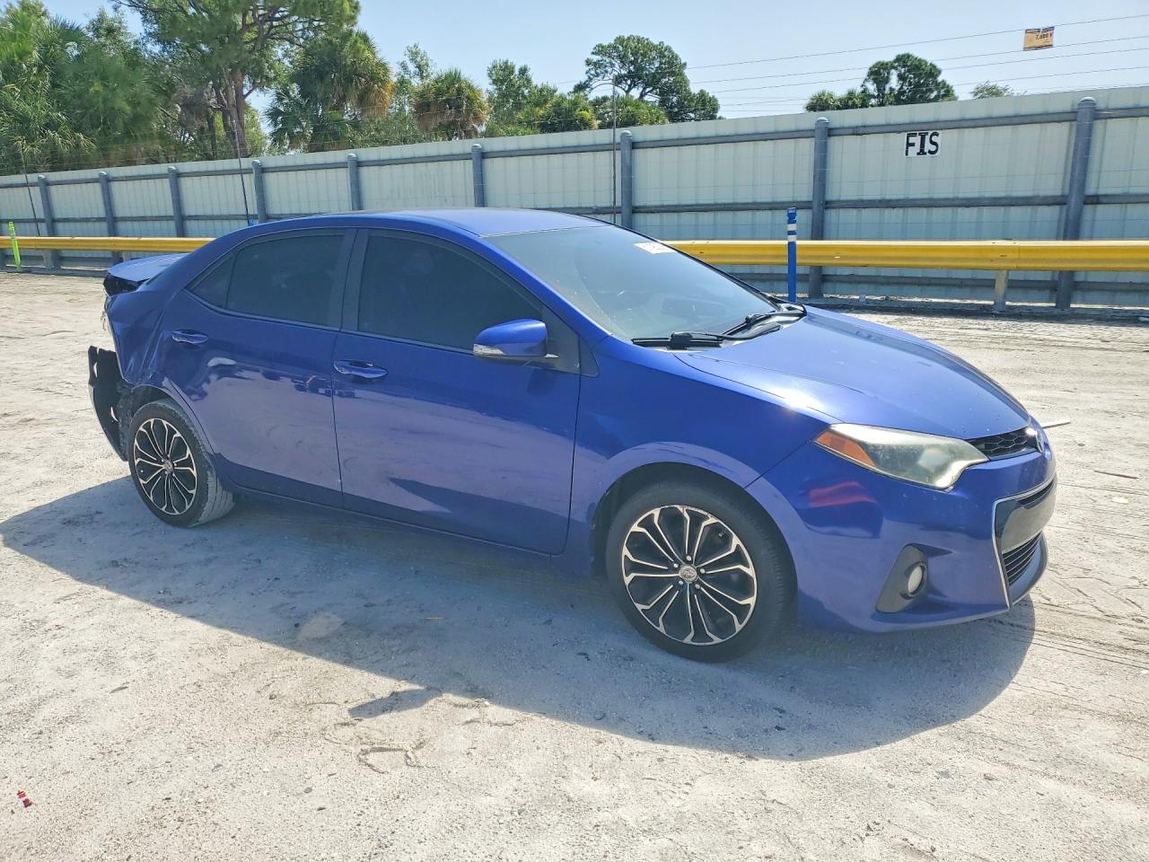 2015 TOYOTA COROLLA