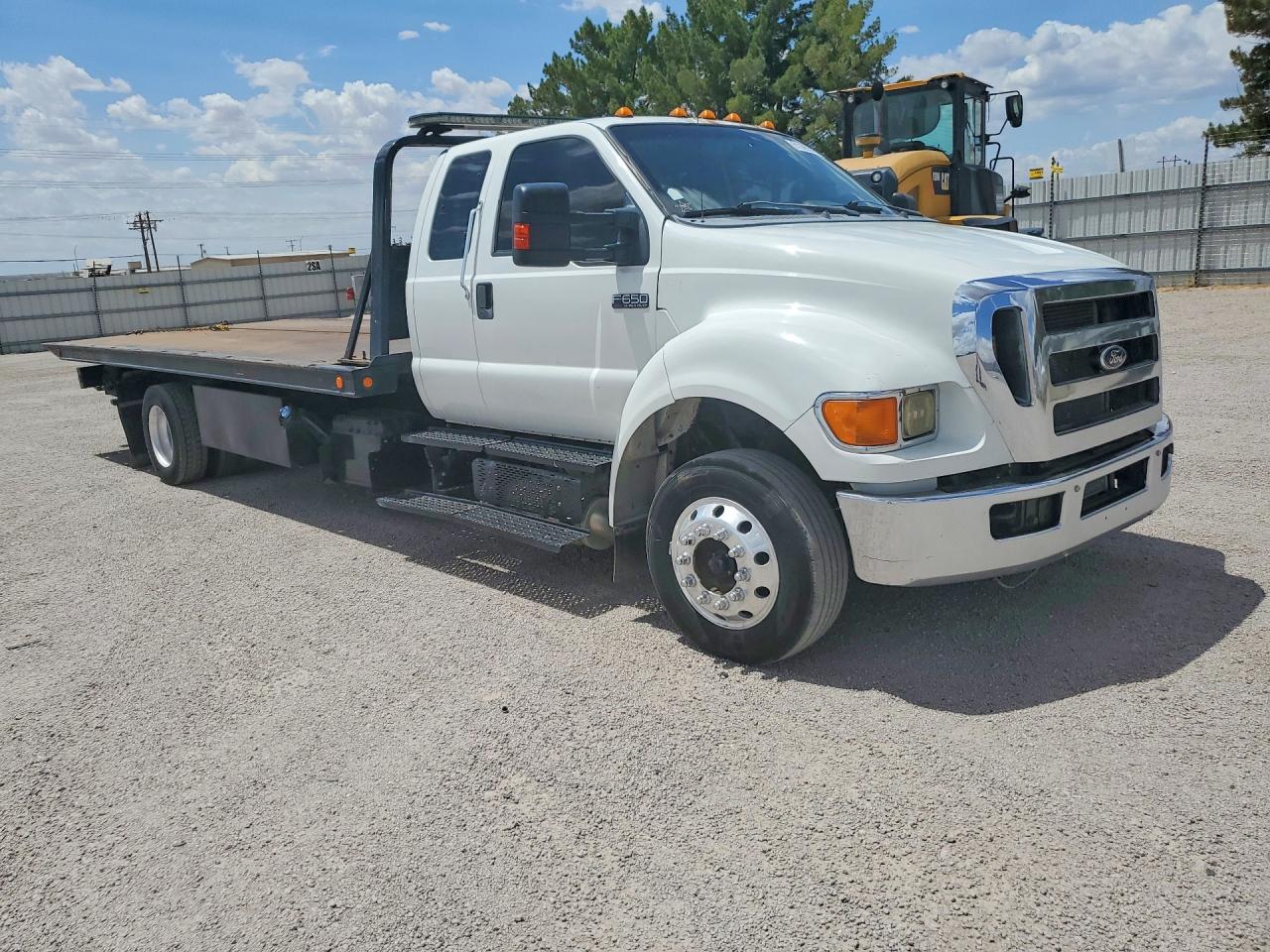 2015 FORD F650