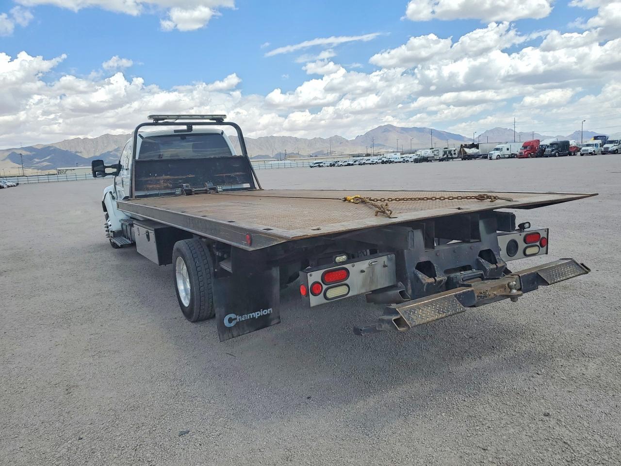 2015 FORD F650