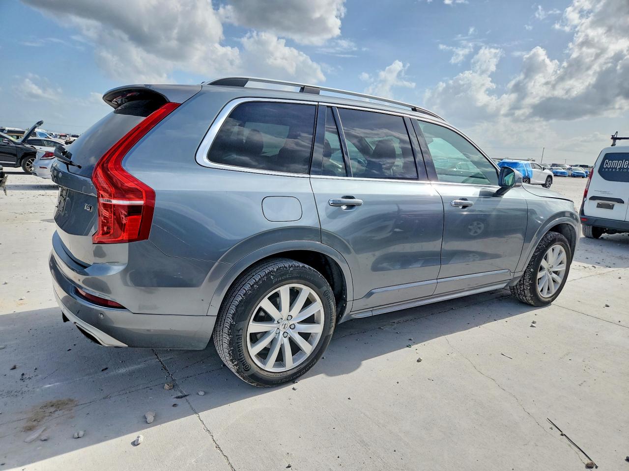 2018 VOLVO XC90