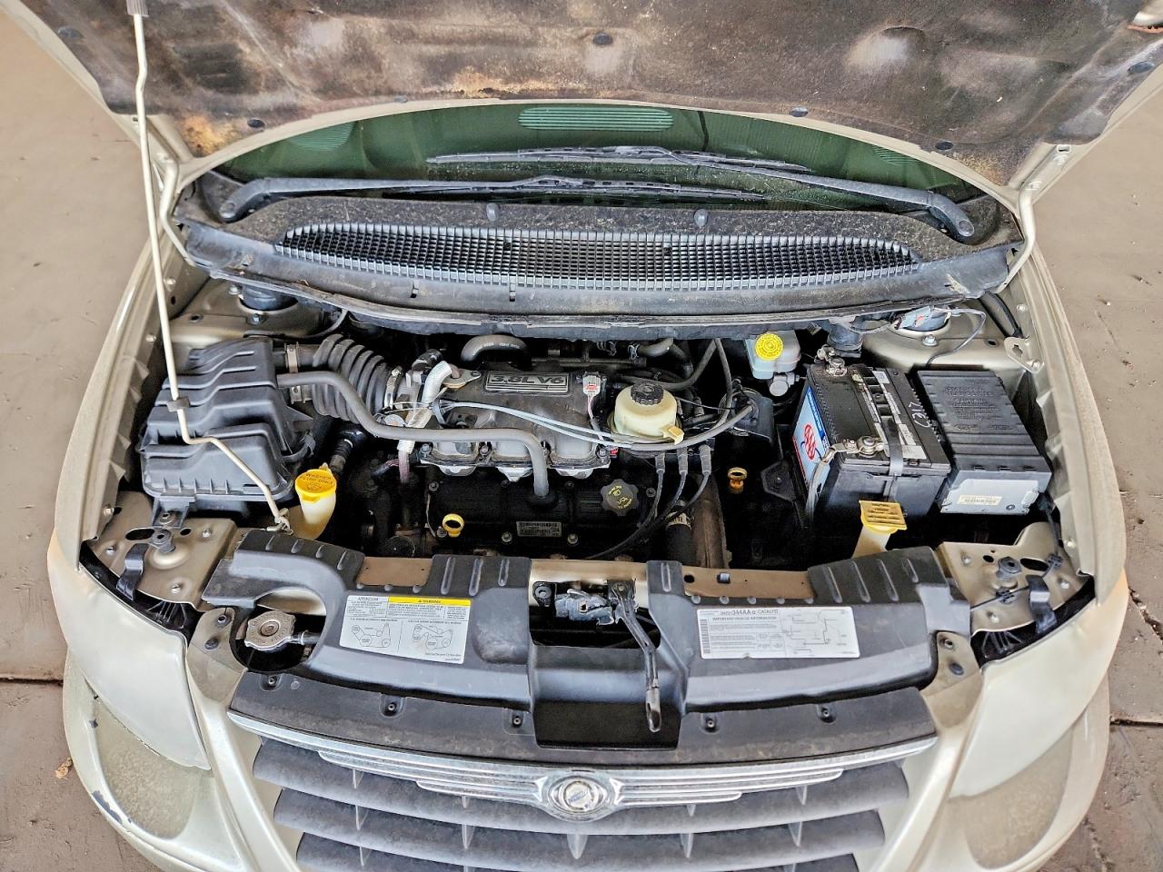 2005 CHRYSLER MINIVAN