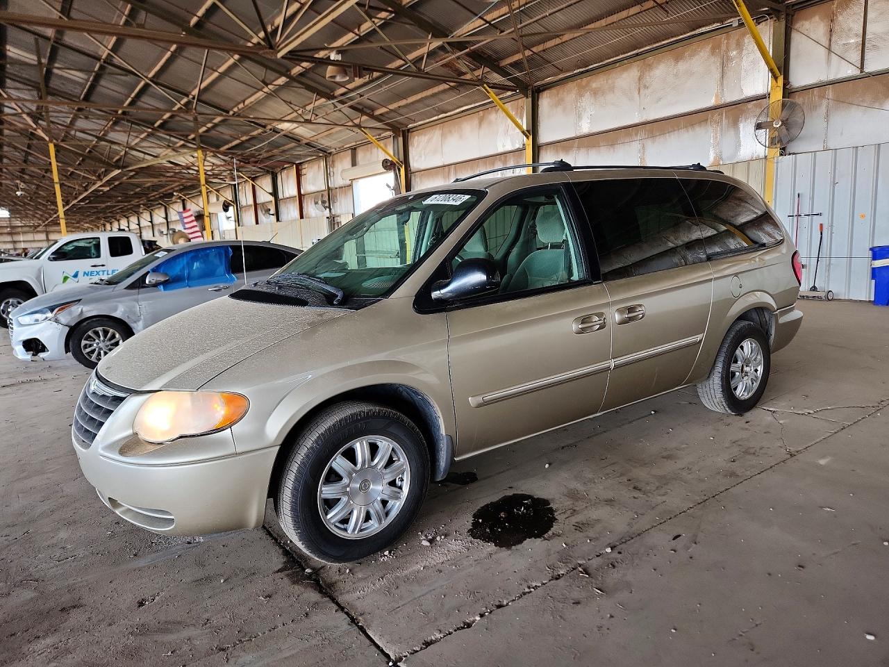 2005 CHRYSLER MINIVAN