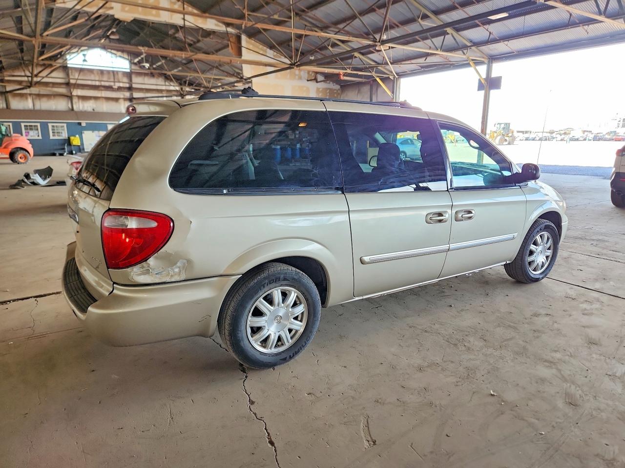 2005 CHRYSLER MINIVAN