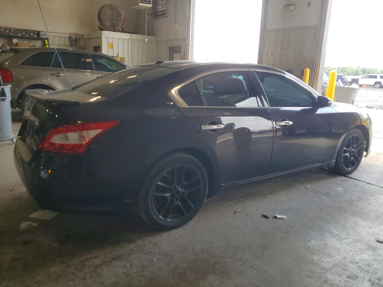 2011 NISSAN MAXIMA