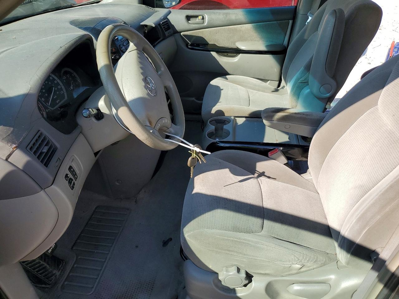 2004 TOYOTA SIENNA