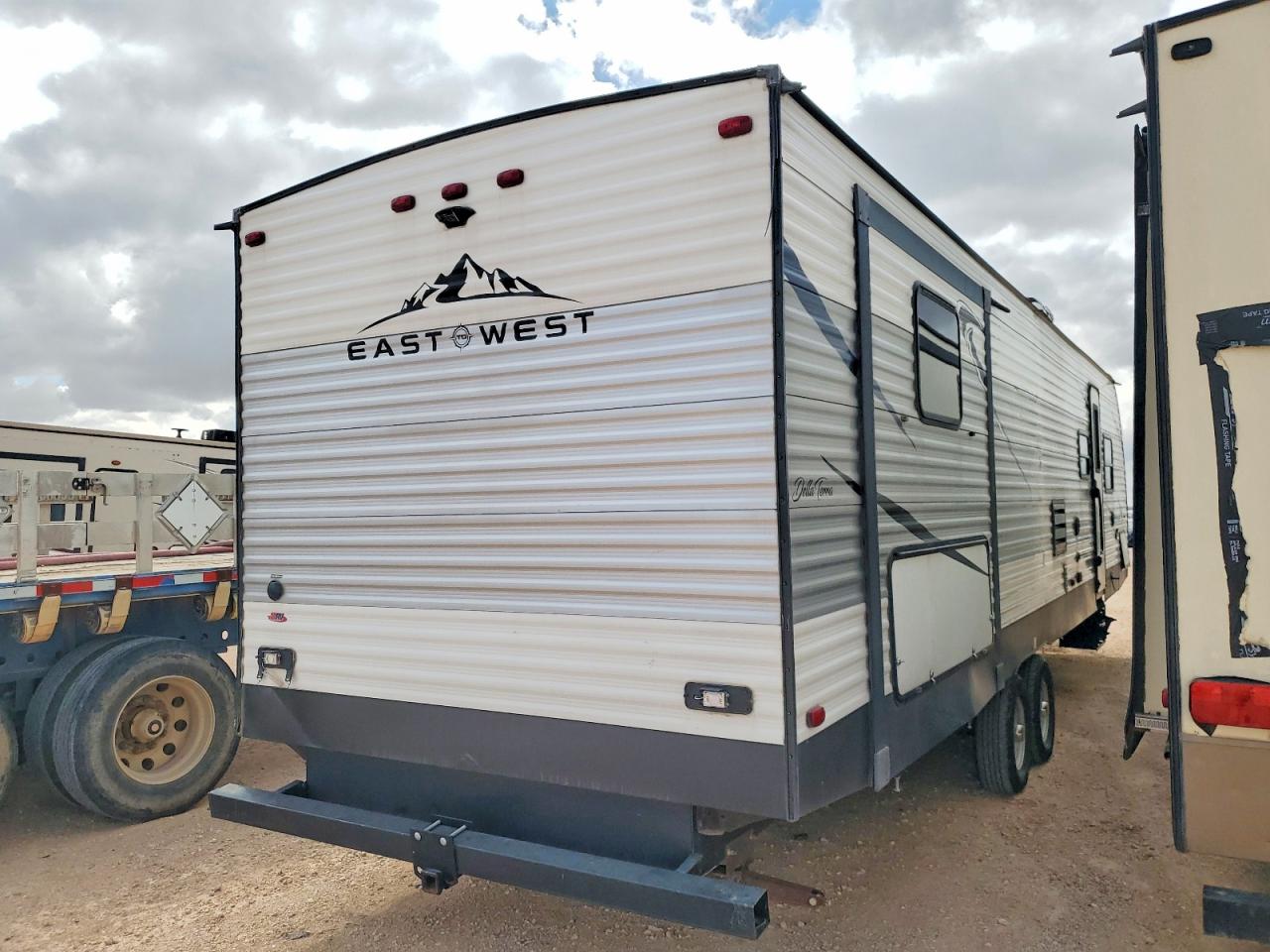 2019 FORESRIVER EAST WEST