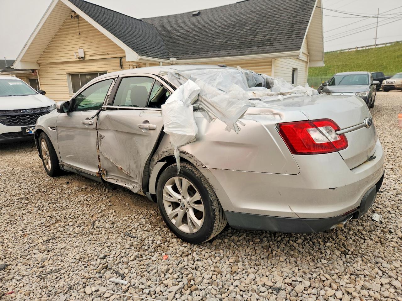 2011 FORD TAURUS