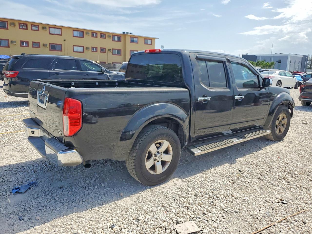 2011 NISSAN FRONTIER