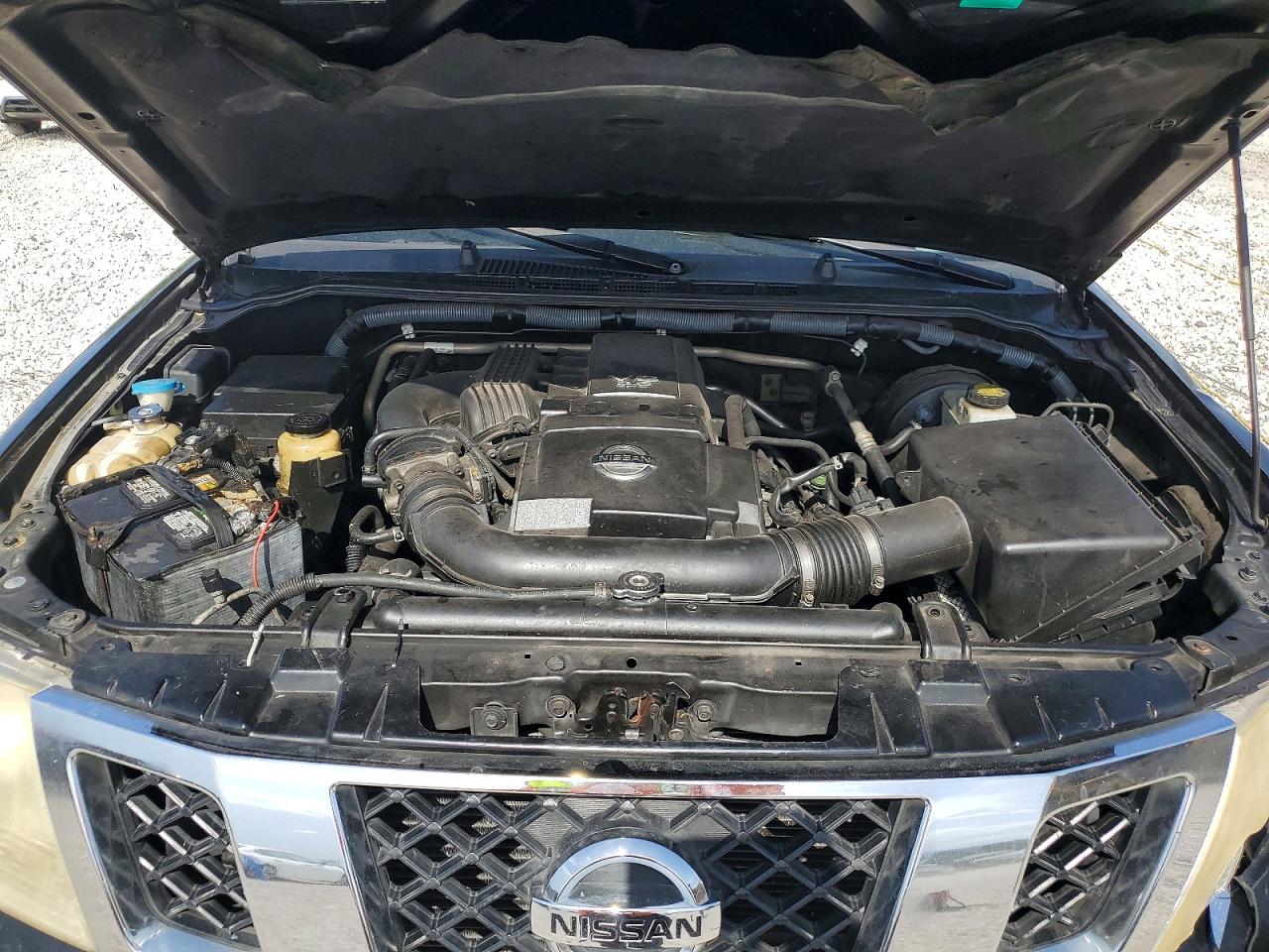 2011 NISSAN FRONTIER
