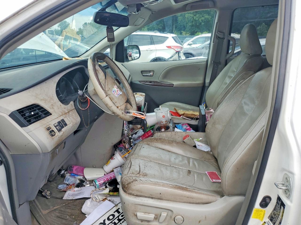2012 TOYOTA SIENNA